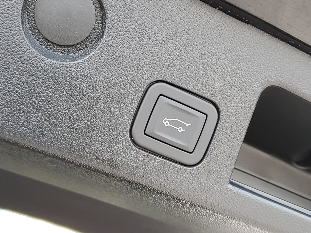 Certified 2025 Chevrolet Equinox ACTIV w/ Safety and Technology Package image 37