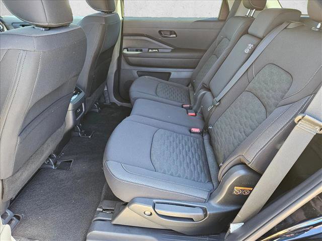 Used 2025 Nissan Pathfinder SV AWD/4WD image 16