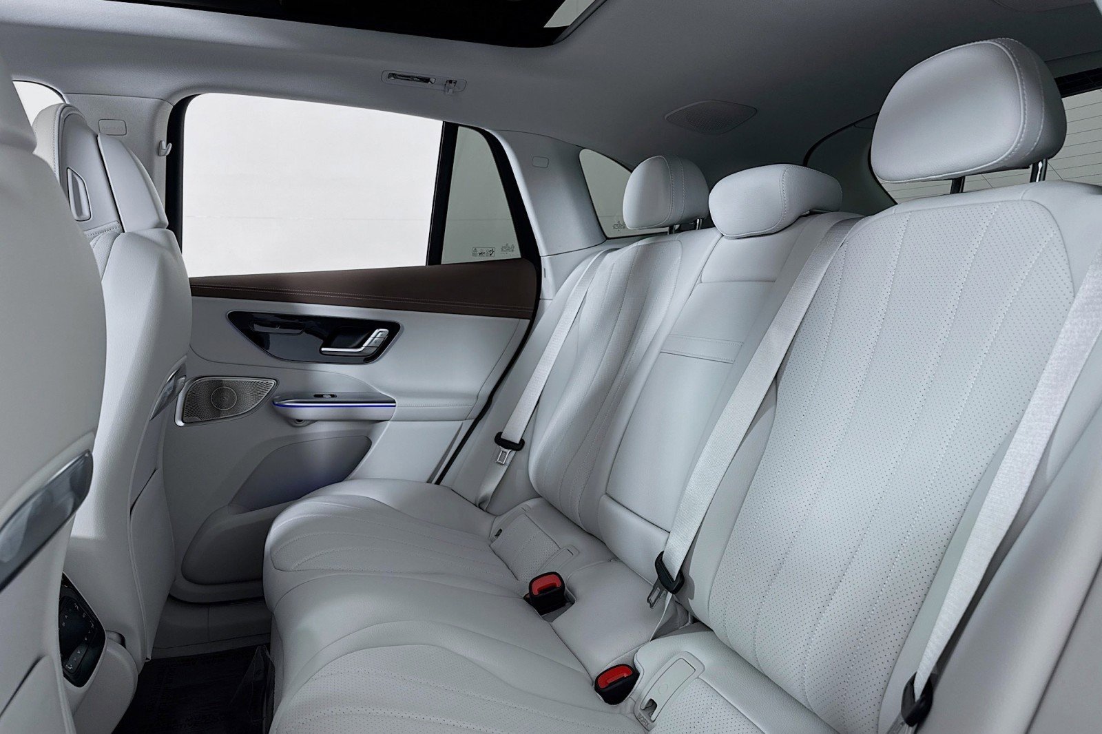 New 2026 Mercedes-Benz EQE 320 4MATIC SUV image 7