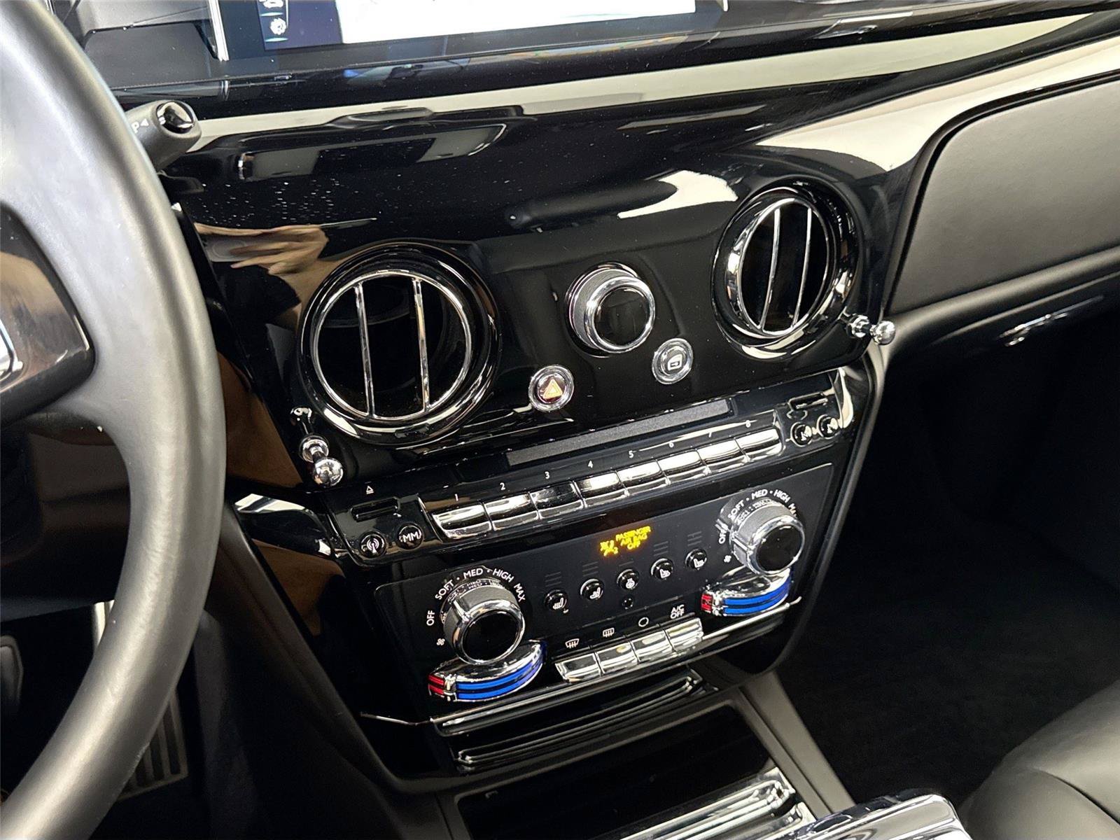 Used 2019 Rolls-Royce Phantom Sedan RWD image 20