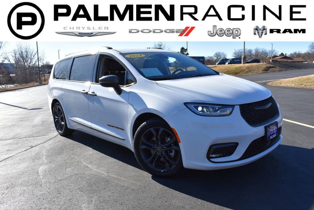 Used 2024 Chrysler Pacifica Touring-L w/ Uconnect Theater Family Group