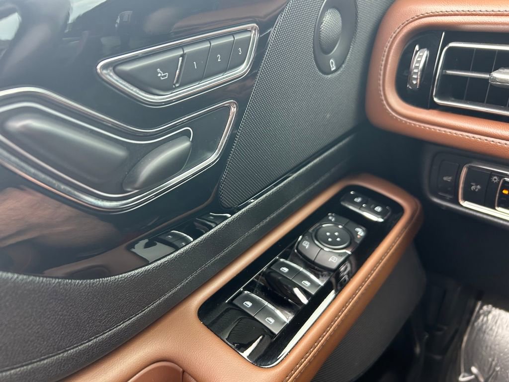 Used 2023 Lincoln Aviator Reserve w/ Equipment Group 201A image 21