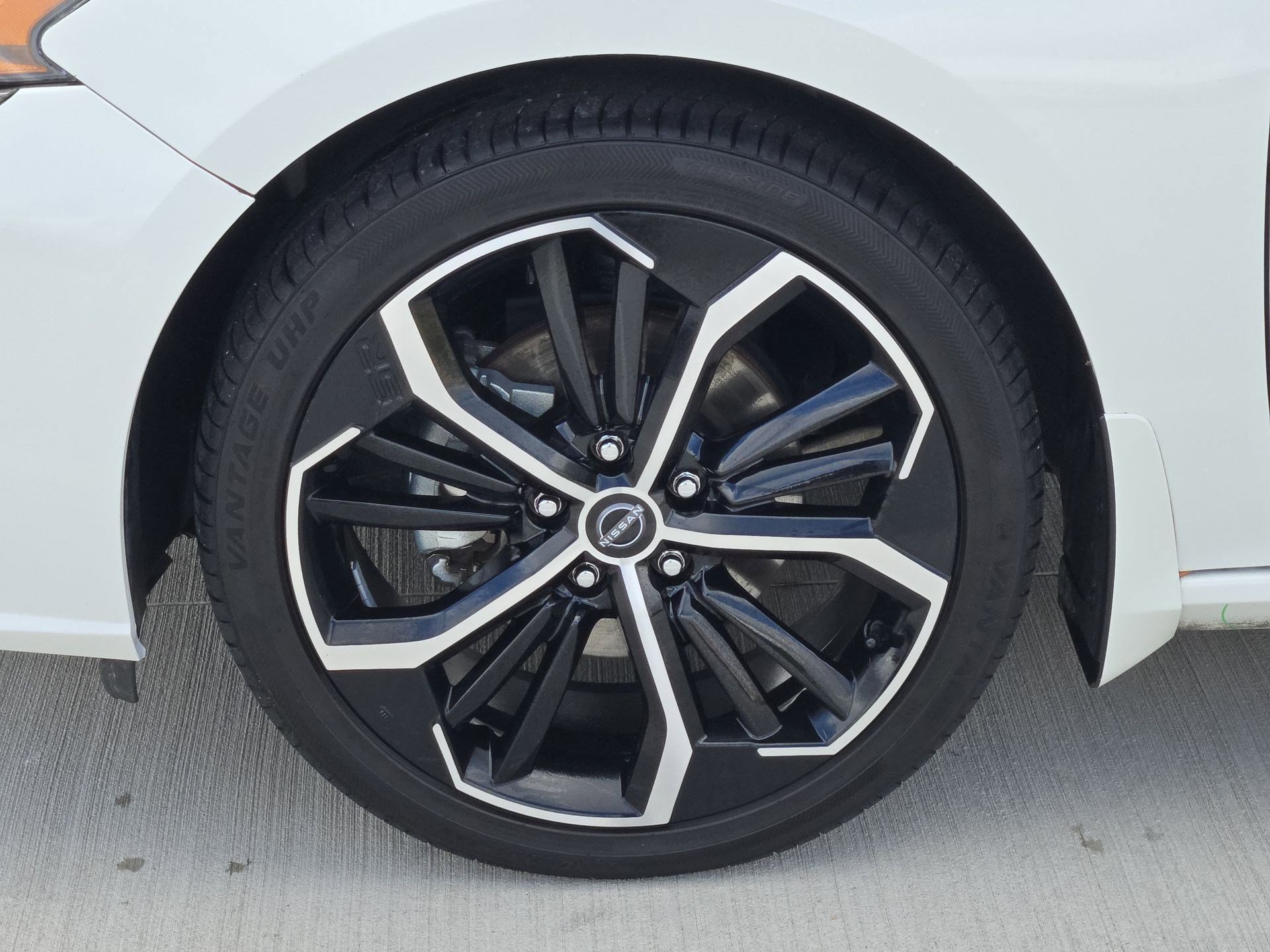 Used 2025 Nissan Altima 2.5 SR image 11