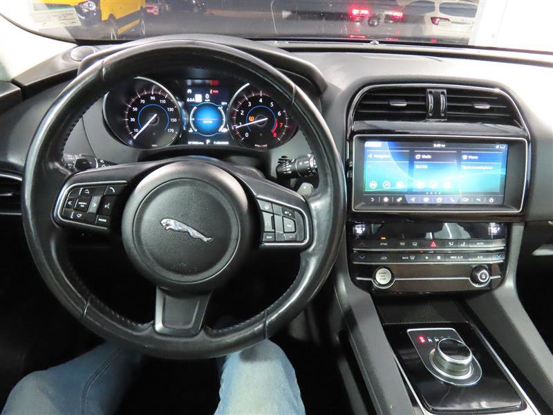 Used 2020 Jaguar F-PACE Premium image 22