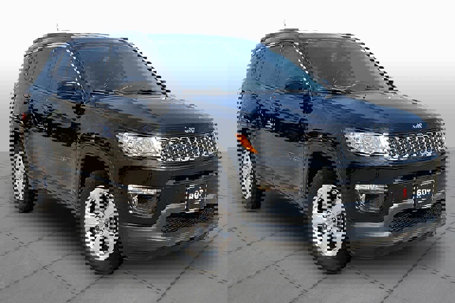 Used 2018 Jeep Compass Latitude FWD image 4