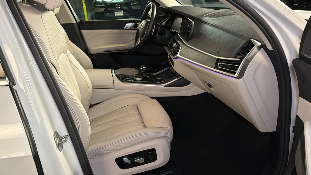 Used 2021 BMW X7 xDrive40i w/ Premium Package AWD/4WD image 10