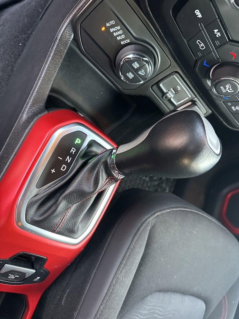 Used 2019 Jeep Renegade Trailhawk image 24