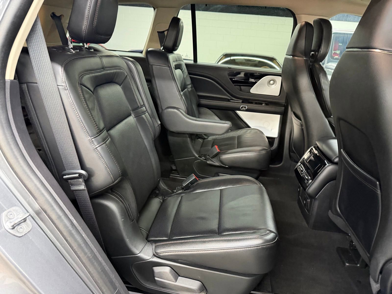 Used 2022 Lincoln Aviator Reserve w/ Equipment Group 201A image 25