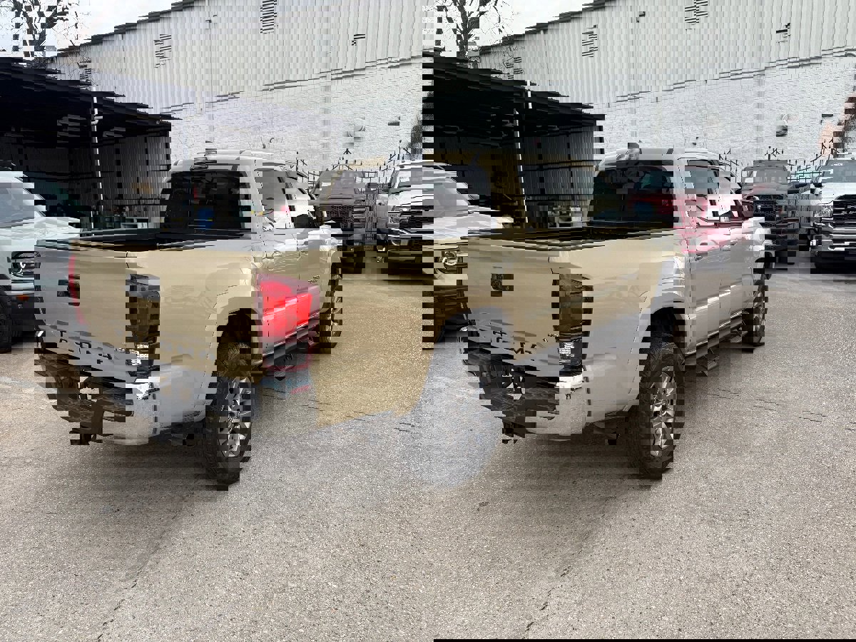 Used 2019 Toyota Tacoma SR5 RWD image 4