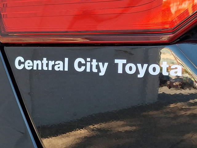 Used 2022 Toyota Camry LE w/ Carpet Mat Package (TMS) FWD image 29