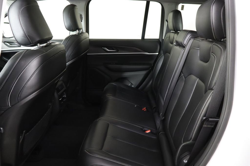 Used 2023 Jeep Grand Cherokee Limited AWD/4WD image 16