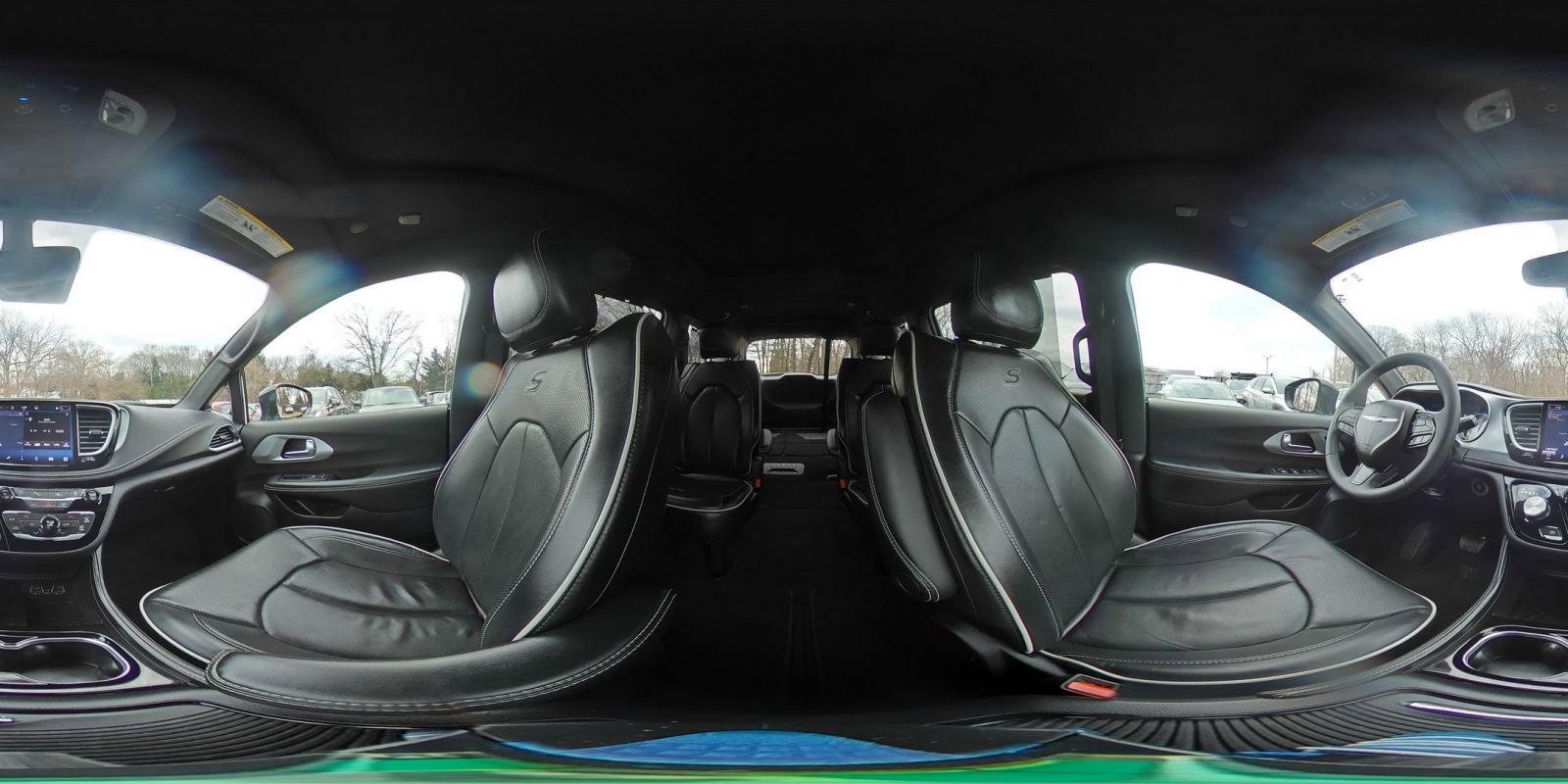 Used 2025 Chrysler Pacifica Limited image 46