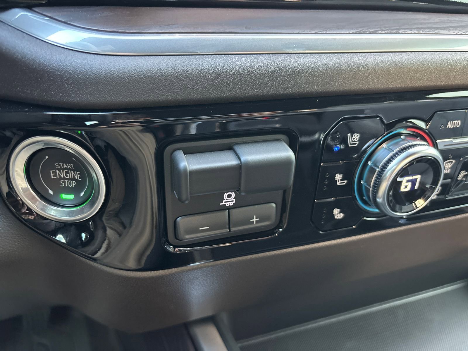 New 2026 GMC Sierra 1500 SLT w/ SLT Premium Plus Package image 12