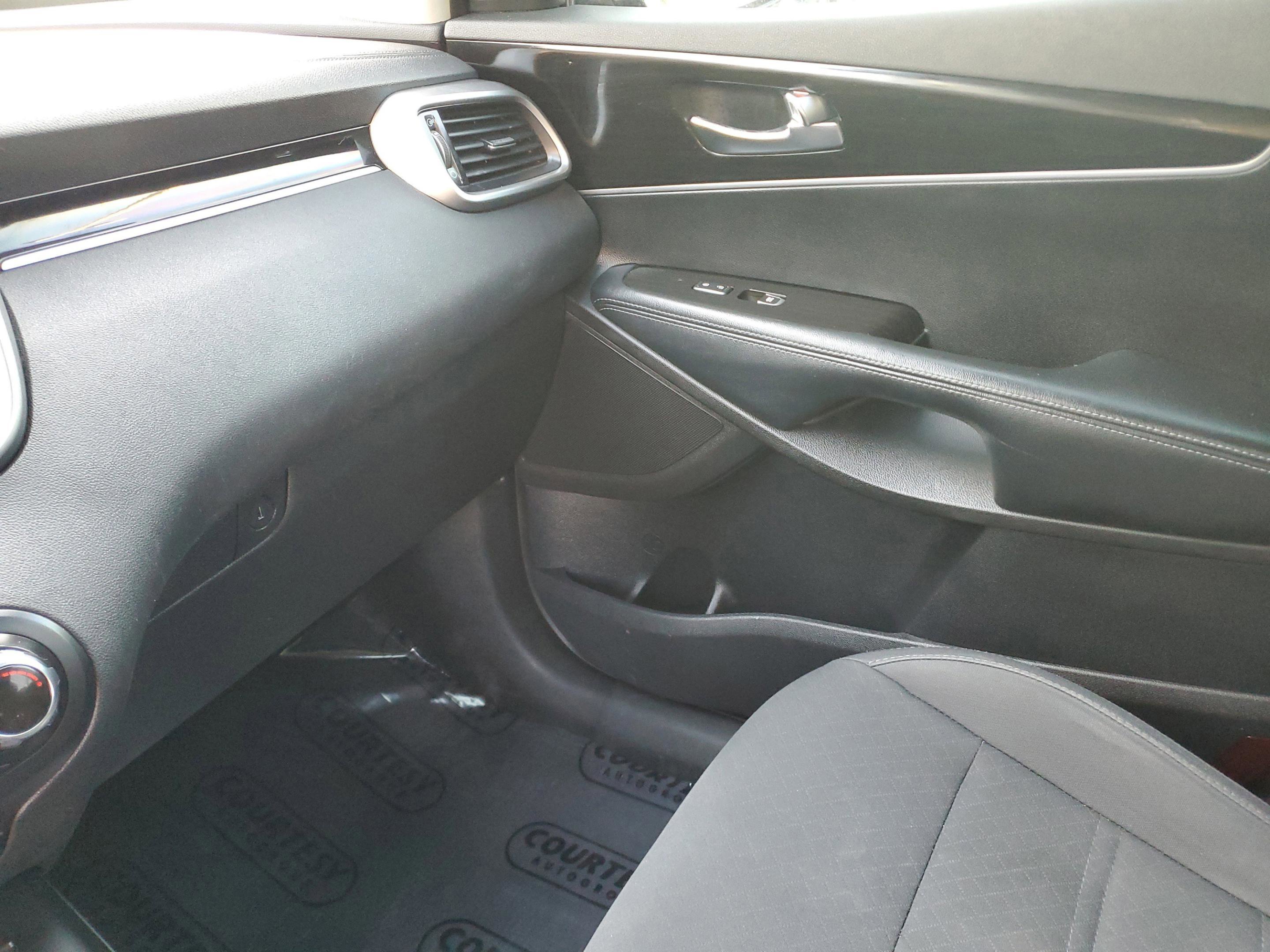 Used 2019 Kia Sorento LX image 20