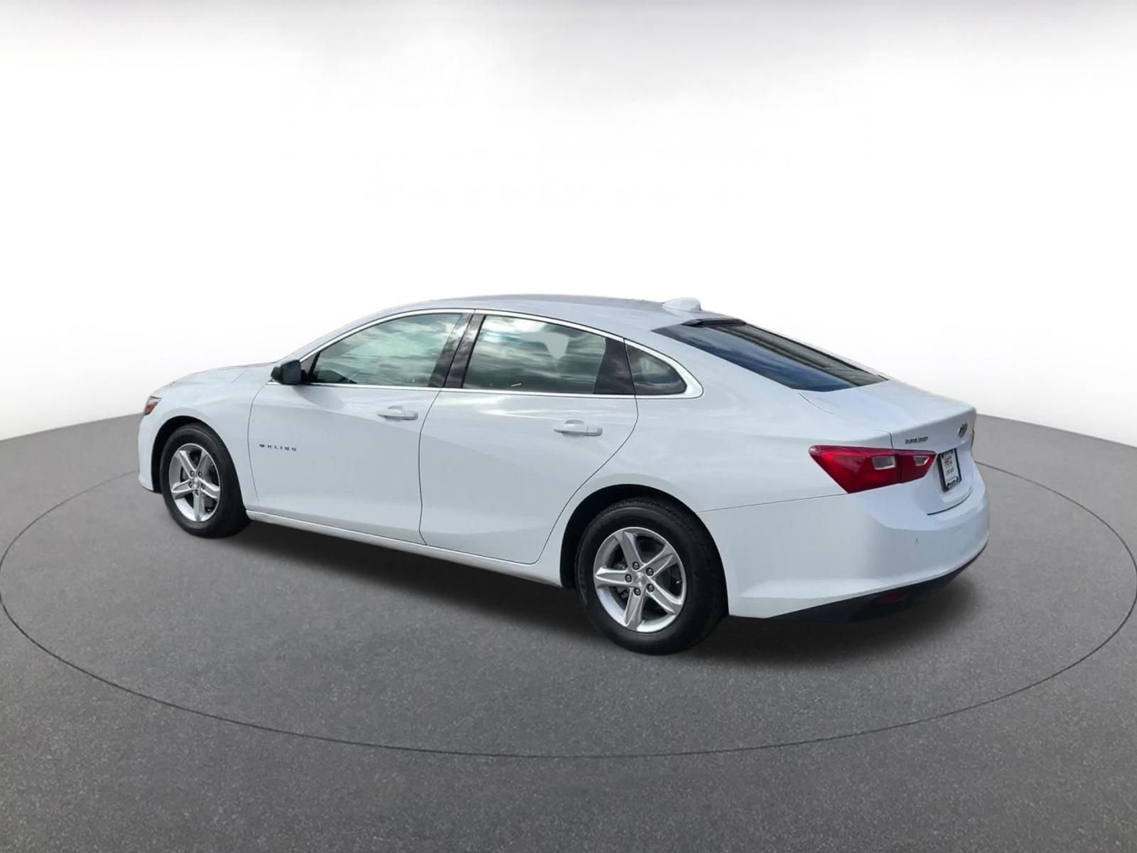 Used 2024 Chevrolet Malibu LT FWD image 9