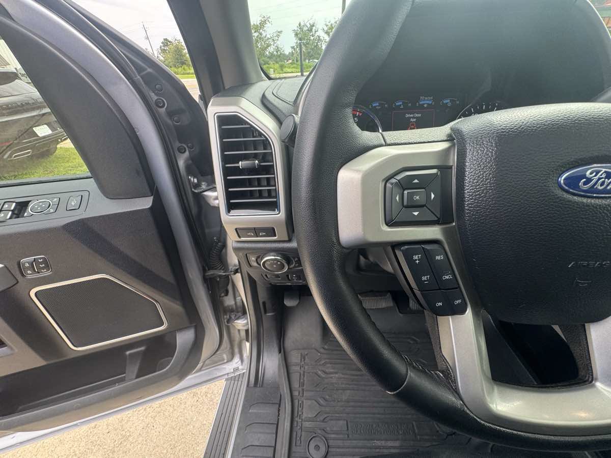 Used 2021 Ford F250 Lariat w/ Lariat Ultimate Package AWD/4WD image 15