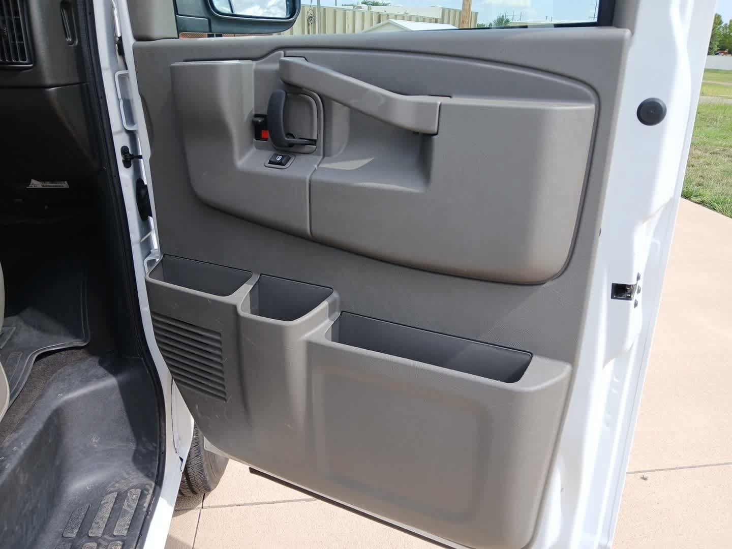 Used 2025 Chevrolet Express 3500 LS RWD image 38