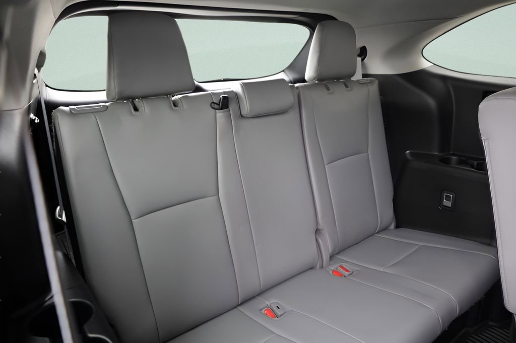 Used 2021 Toyota Highlander XLE image 29