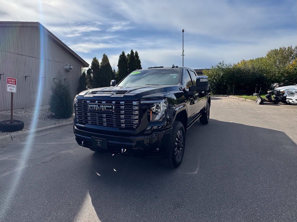 Used 2026 GMC Sierra 3500 Denali Ultimate w/ LPO, Black Badging Package AWD/4WD image 2
