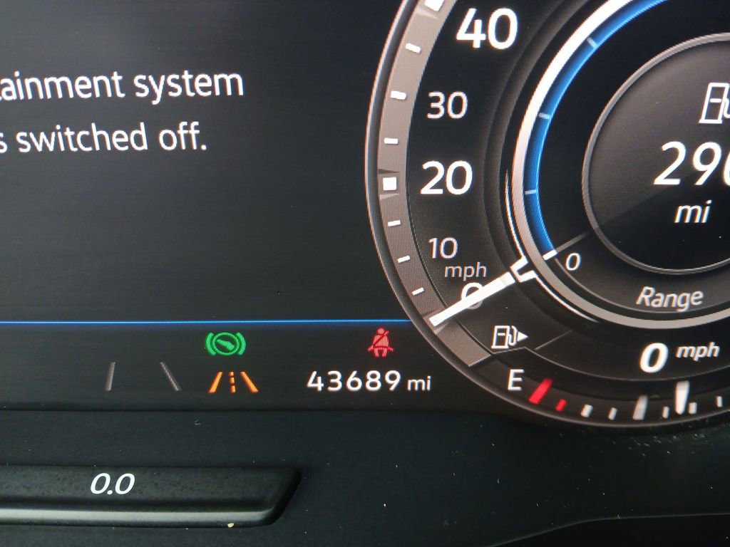 Used 2018 Volkswagen Tiguan SEL Premium image 16