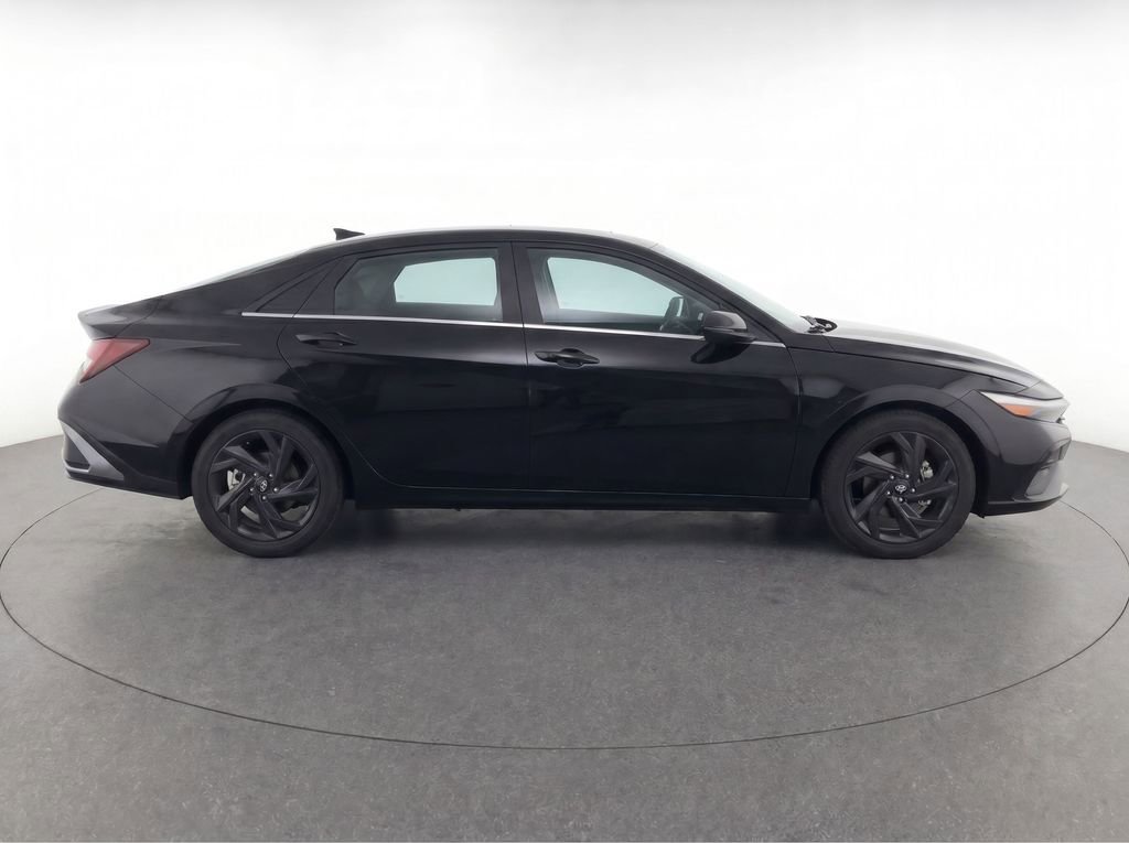 Used 2026 Hyundai Elantra Sport FWD image 8