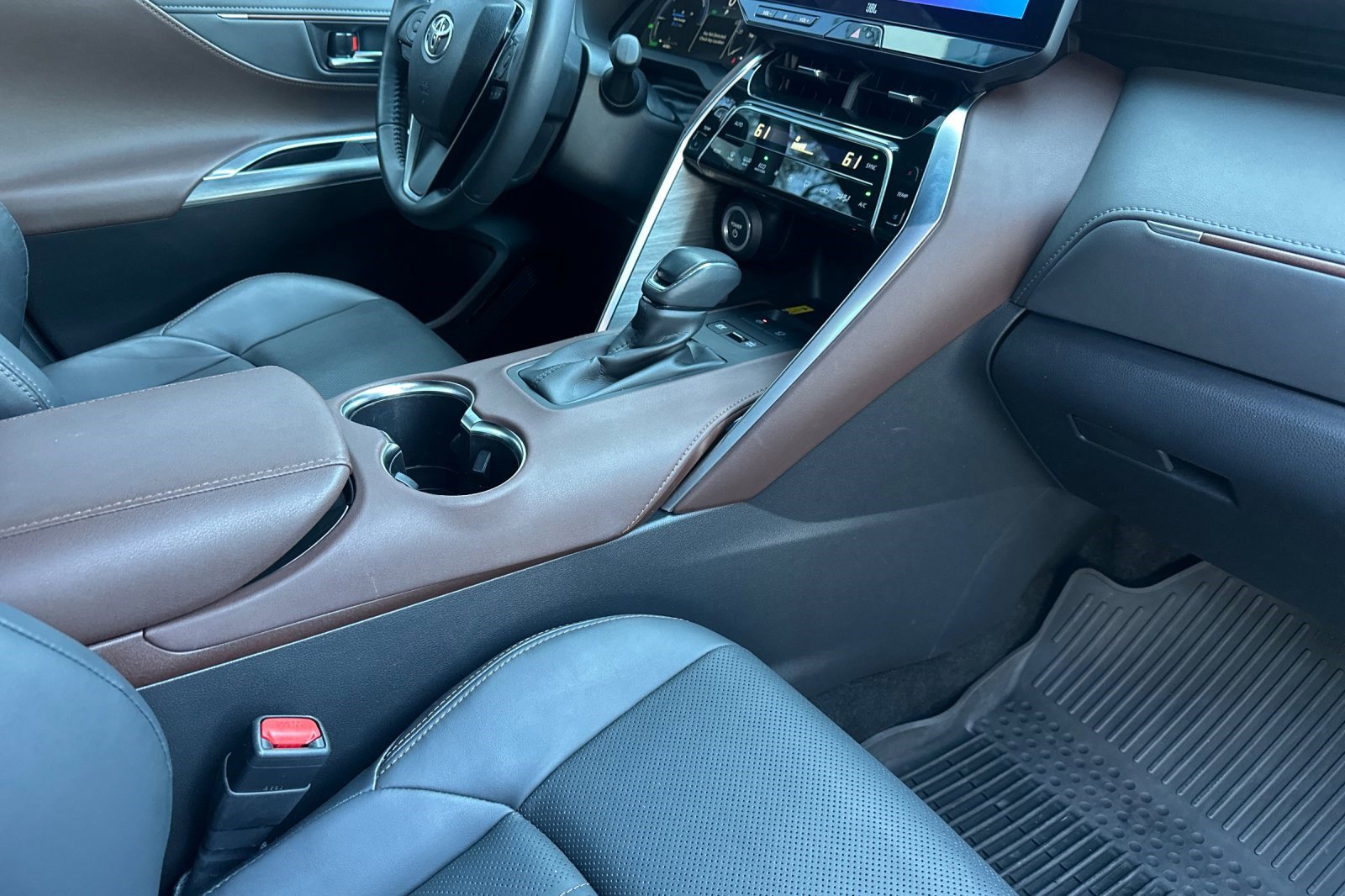 Used 2023 Toyota Venza Limited image 20