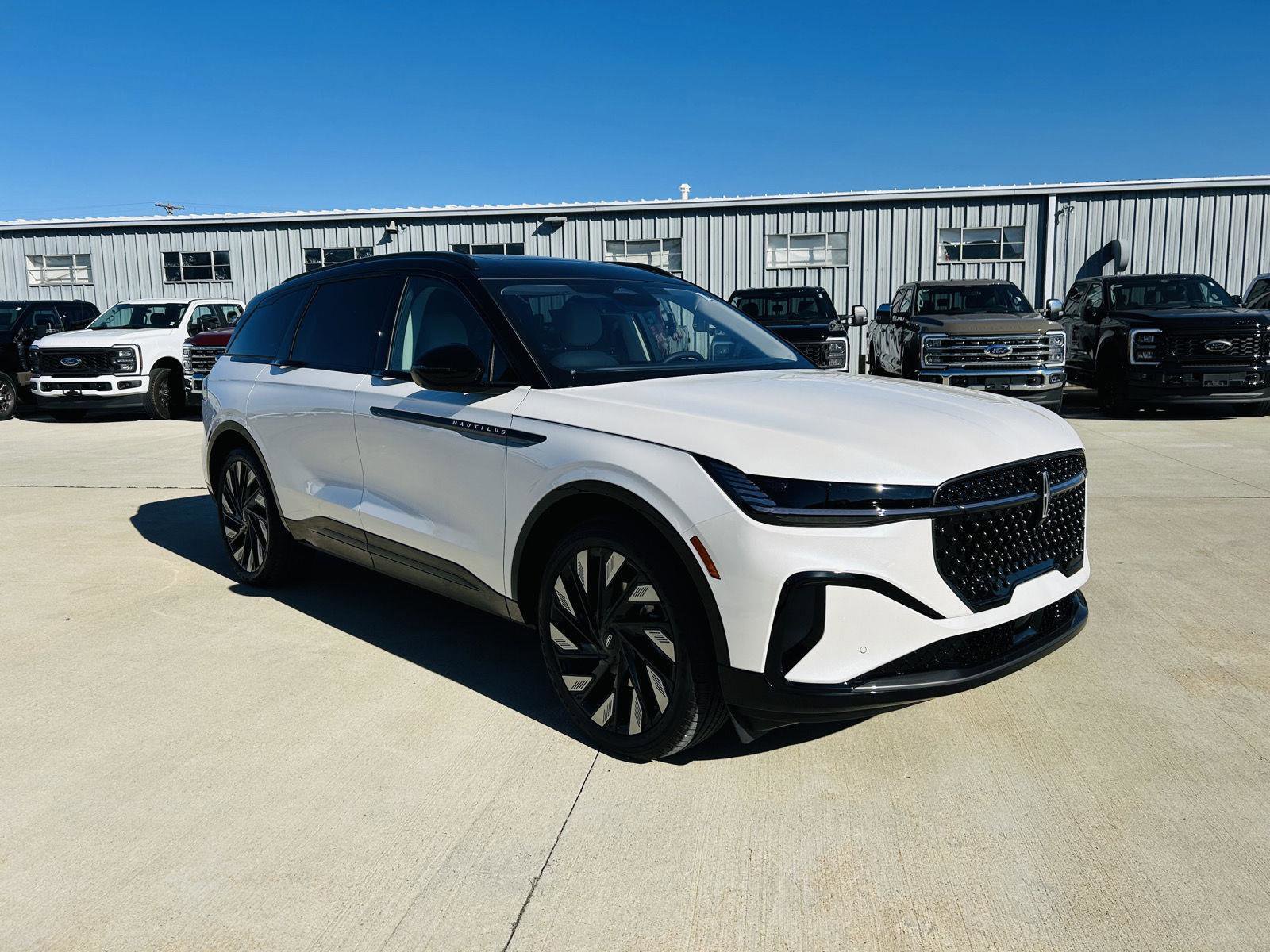 New 2026 Lincoln Nautilus Reserve w/ Jet Appearance Package image 2