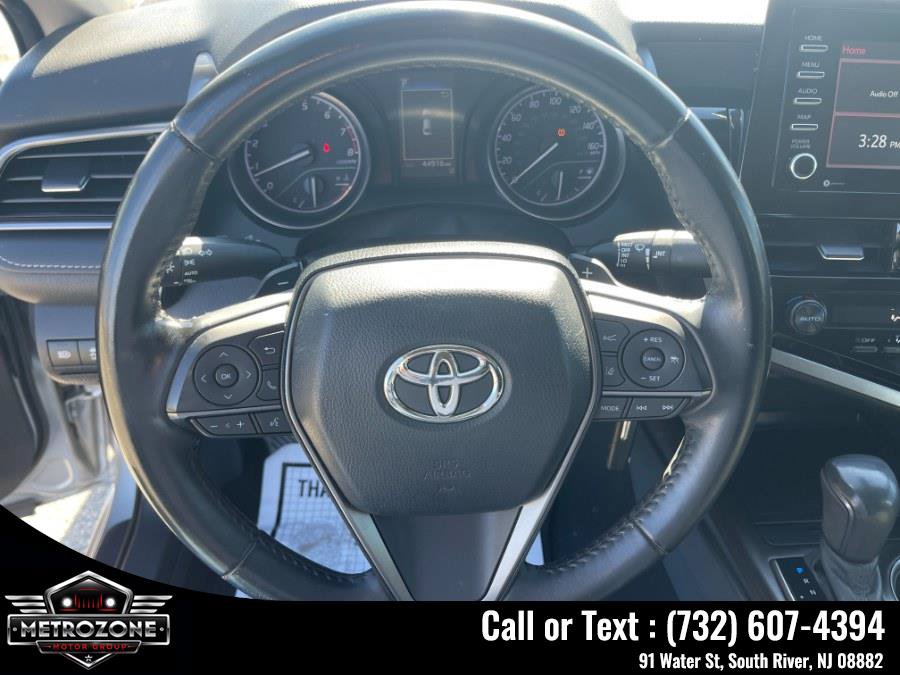 Used 2021 Toyota Camry SE FWD image 16
