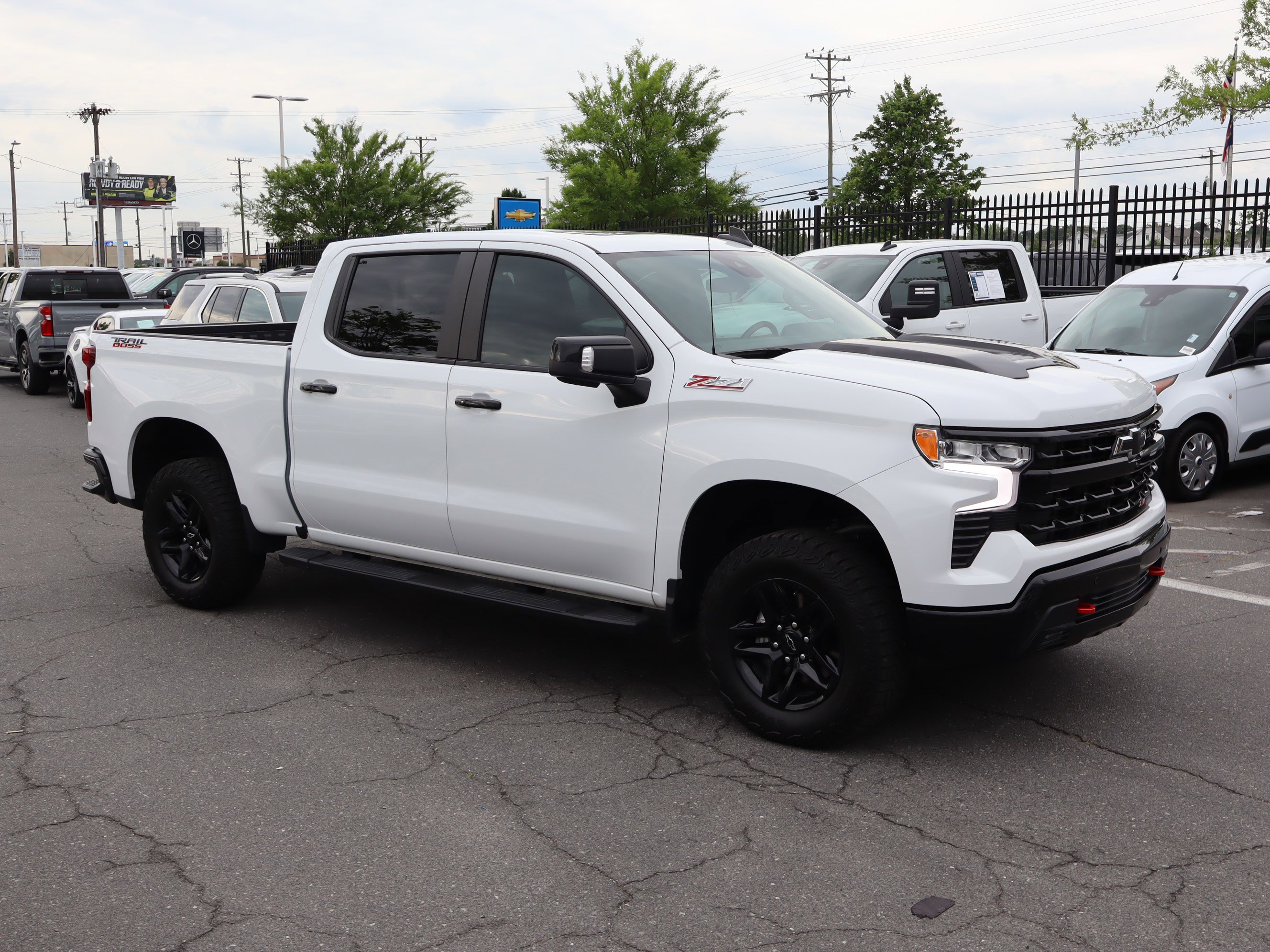 Used 2024 Chevrolet Silverado 1500 LT Trail Boss w/ LT Trail Boss Premium Package AWD/4WD video 2