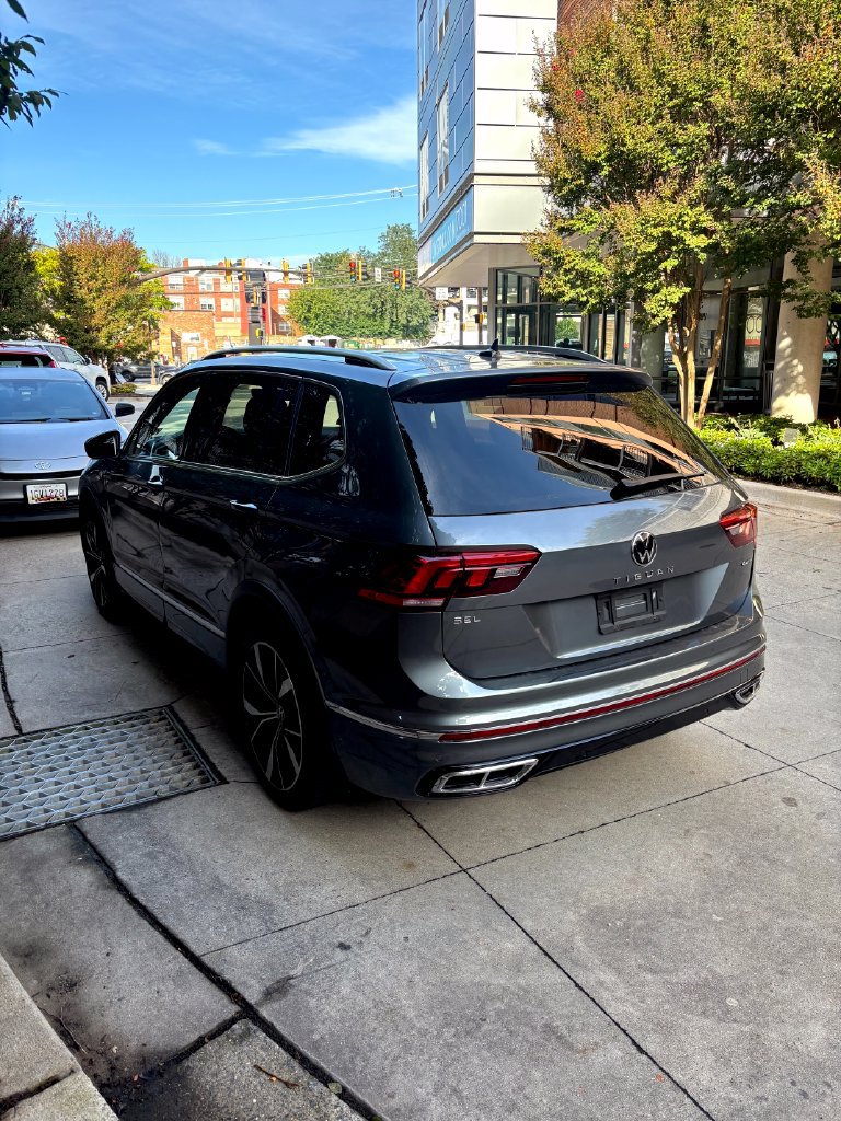 Used 2023 Volkswagen Tiguan SEL R-Line AWD/4WD image 5