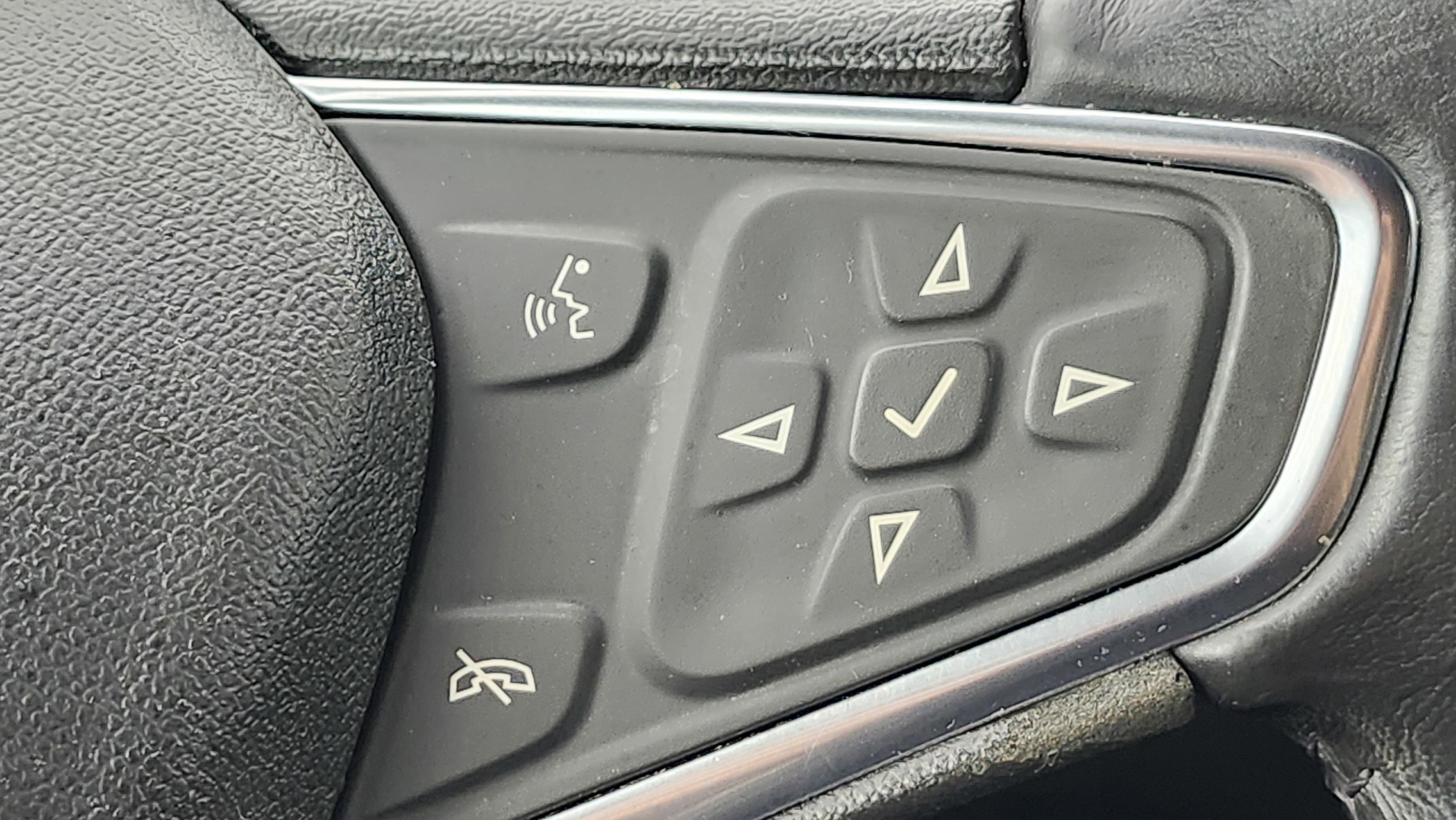 Used 2019 Chevrolet Equinox LT w/ Driver Convenience Package image 32