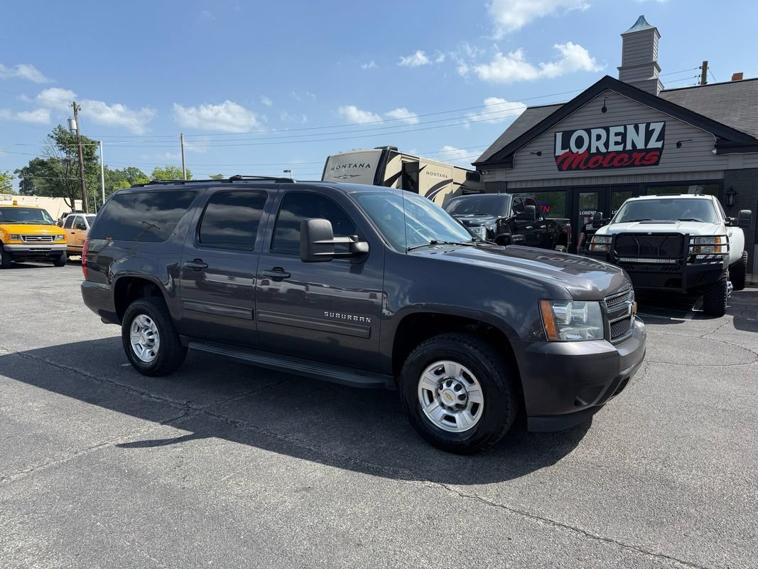 Used 2011 Chevrolet Suburban 2500 LS w/ Skid Plate Package AWD/4WD image 4