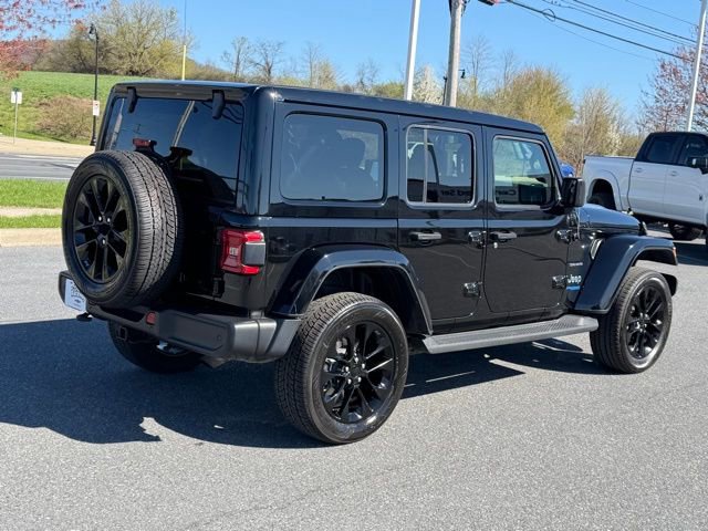 Used 2021 Jeep Wrangler Unlimited Sahara w/ Cold Weather Group AWD/4WD image 16