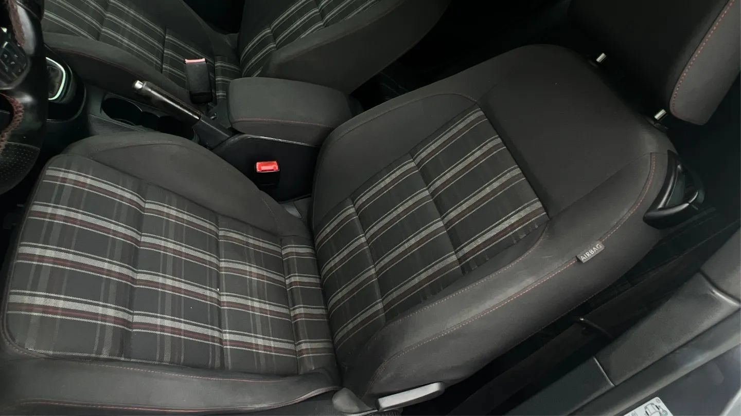 Used 2011 Volkswagen GTI 2-Door FWD image 12