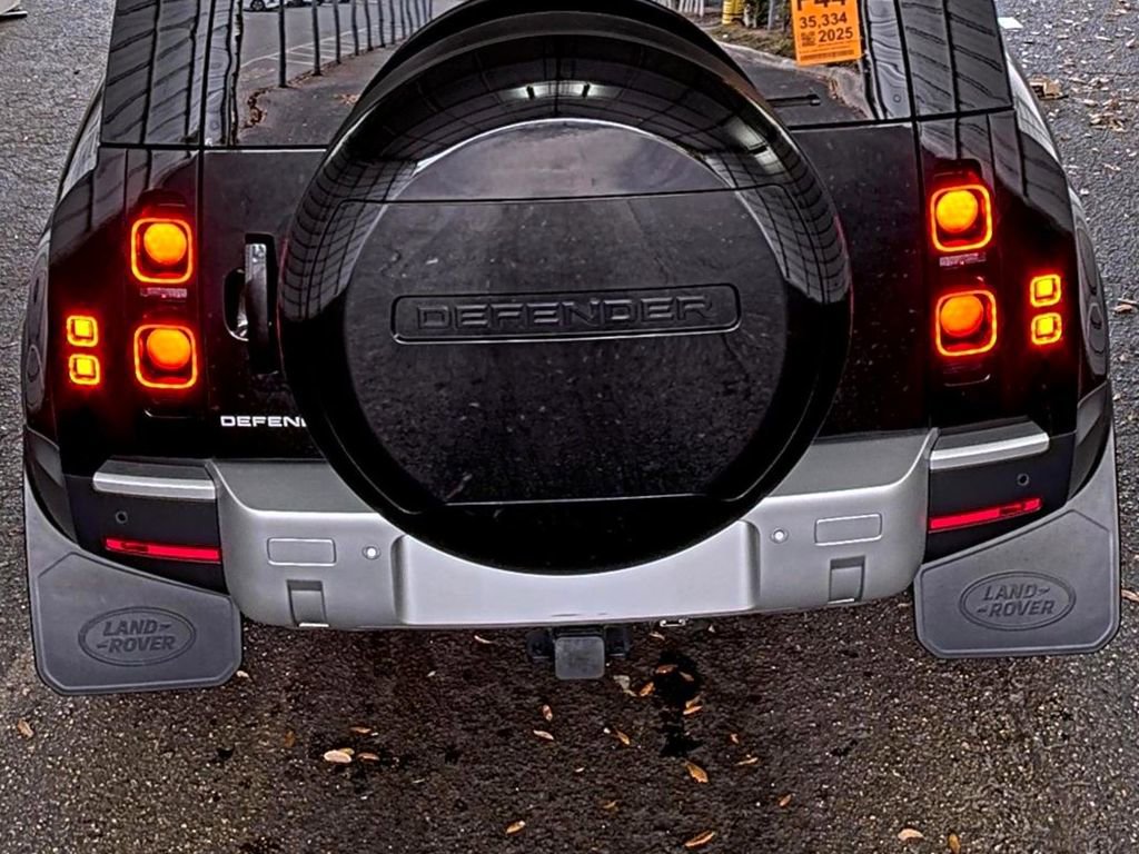 Used 2025 Land Rover Defender 110 S image 10