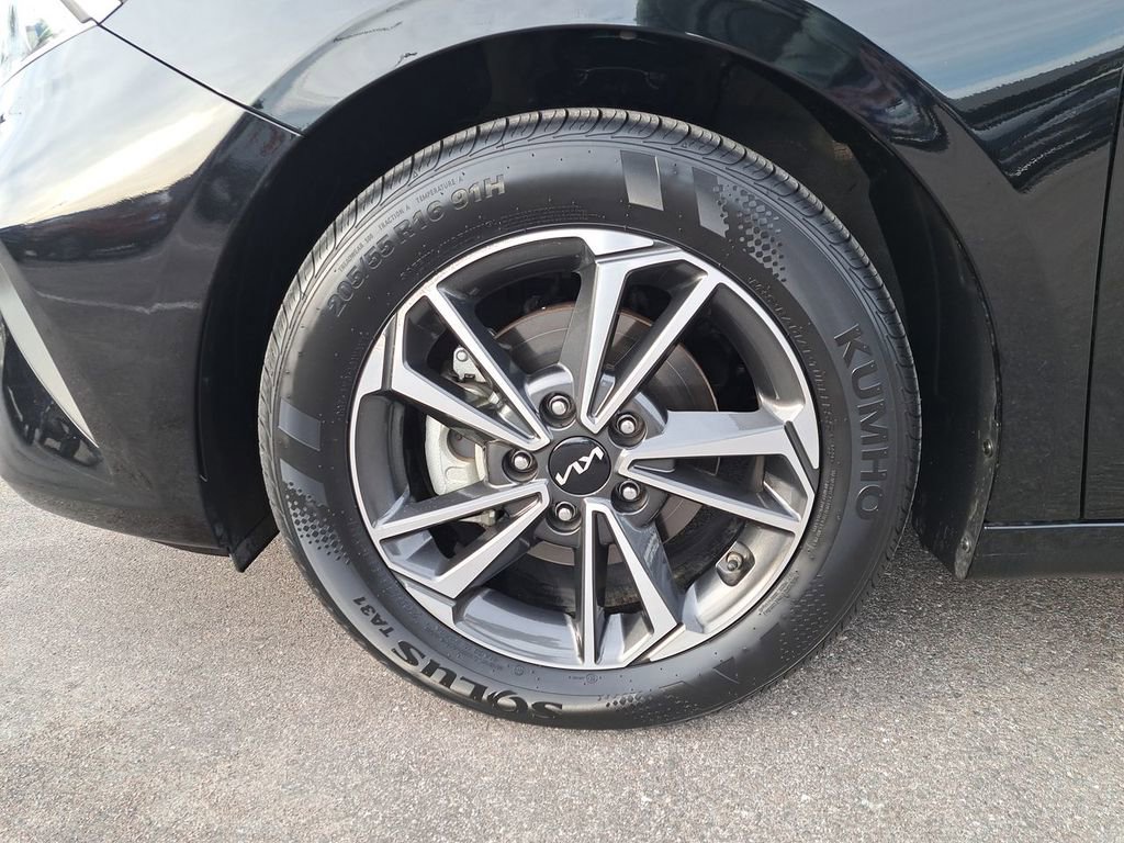 Used 2024 Kia Forte LXS w/ LXS Technology Package image 11