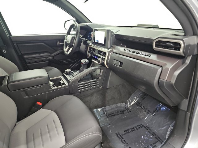 Certified 2025 Toyota Tacoma TRD Off-Road AWD/4WD image 35