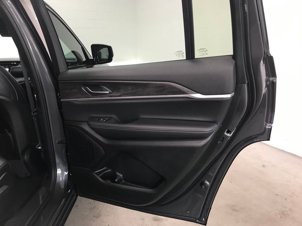 New 2025 Jeep Grand Cherokee L Limited image 37