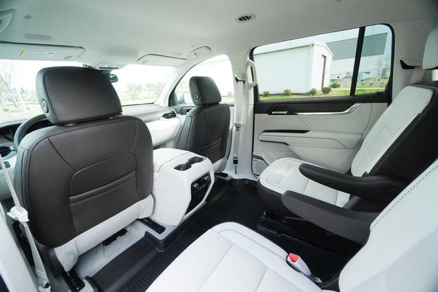 Used 2025 GMC Acadia Denali w/ LPO, Floor Liner Package image 27