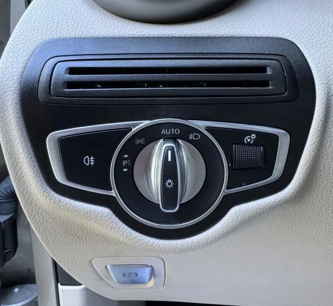 Used 2022 Mercedes-Benz GLC 300 w/ Premium Package Lite image 44