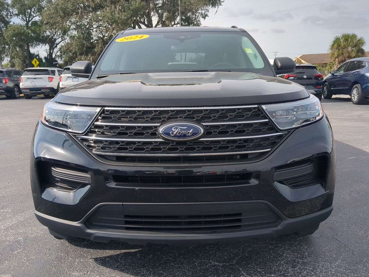 Used 2024 Ford Explorer XLT RWD image 9