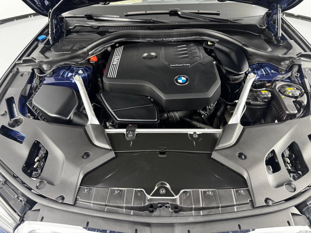 Used 2022 BMW 530i xDrive w/ Premium Package AWD/4WD image 9
