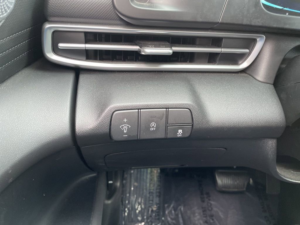 Used 2025 Hyundai Elantra SE FWD image 22