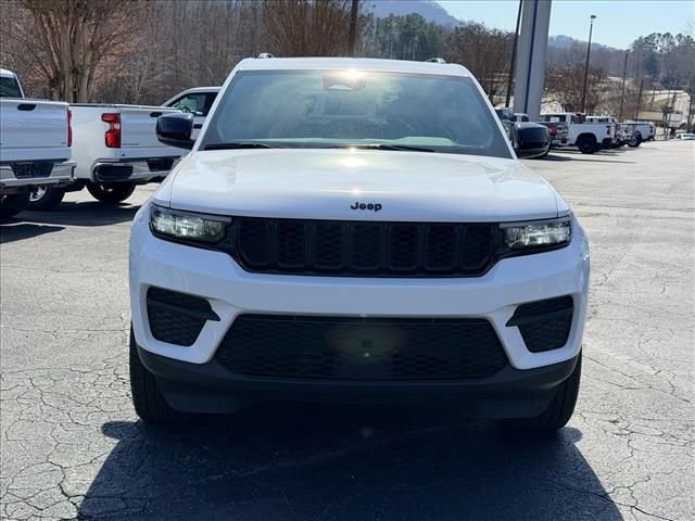 Used 2022 Jeep Grand Cherokee Altitude AWD/4WD image 9