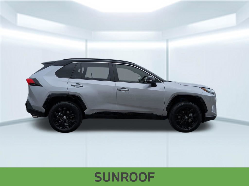 Used 2025 Toyota RAV4 XSE AWD/4WD image 8