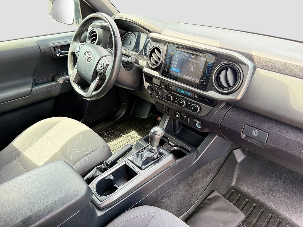 Used 2018 Toyota Tacoma TRD Off-Road AWD/4WD image 30