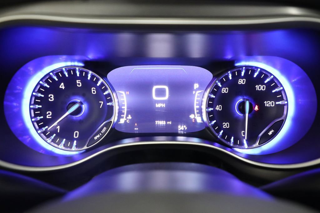 Used 2023 Chrysler Pacifica Touring-L FWD image 10