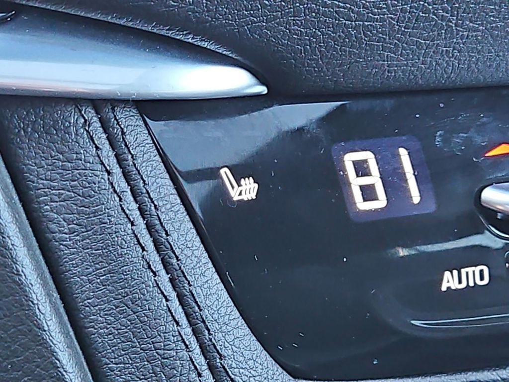 Used 2025 Cadillac XT6 Luxury image 15