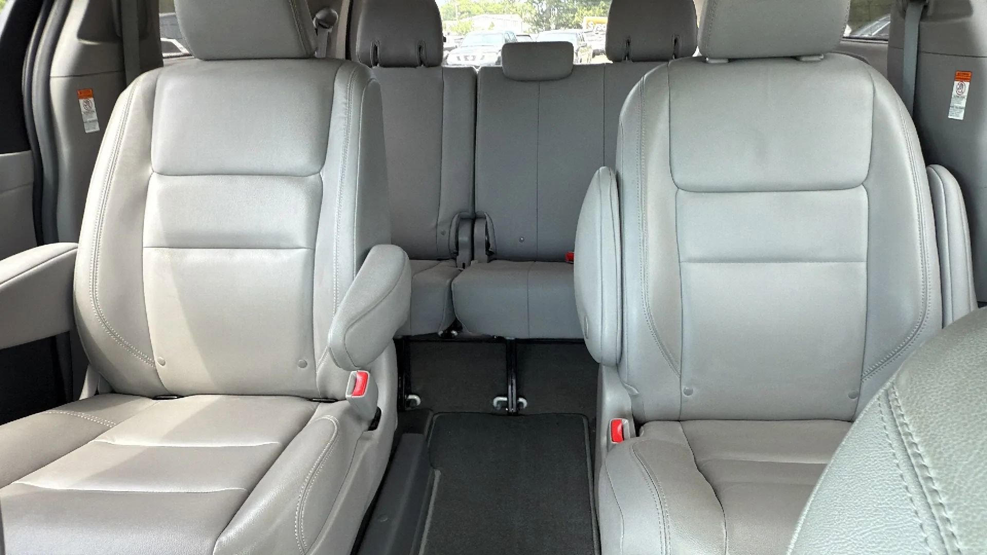Used 2019 Toyota Sienna XLE image 11