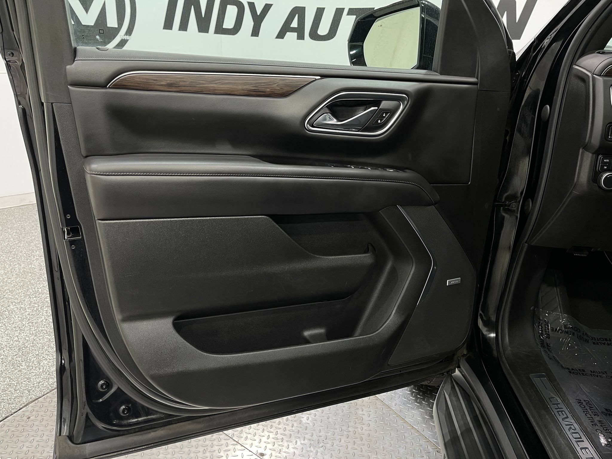 Used 2021 Chevrolet Suburban LT w/ LT Signature Package AWD/4WD image 14